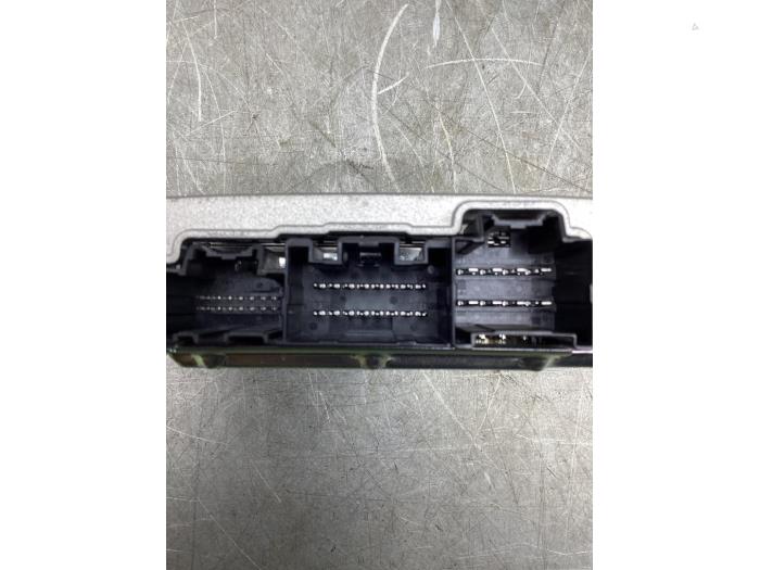 Radio amplifier Mazda CX-5 II 2.0 SkyActiv-G 165 16V 2WD