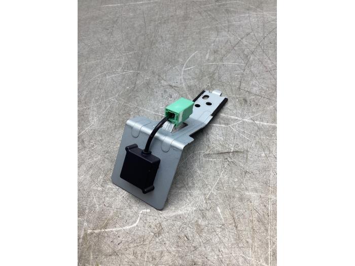 Używane Antena GPS Mazda CX-5 II (KF) 2.0 SkyActiv-G 165 16V 2WD Cena € 40,00 Procedura marży oferowane przez Gebr Opdam B.V.