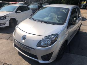 Used Front wing, left Renault Twingo II (CN) 1.5 dCi 90 FAP Price € 125,00 Margin scheme offered by Gebr Opdam B.V.