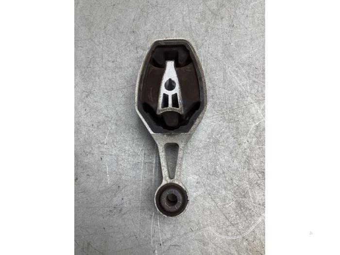 Usagé Support moteur Opel Crossland (X) 1.2 12V Euro 6 Prix € 25,00 Règlement à la marge proposé par Gebr Opdam B.V.
