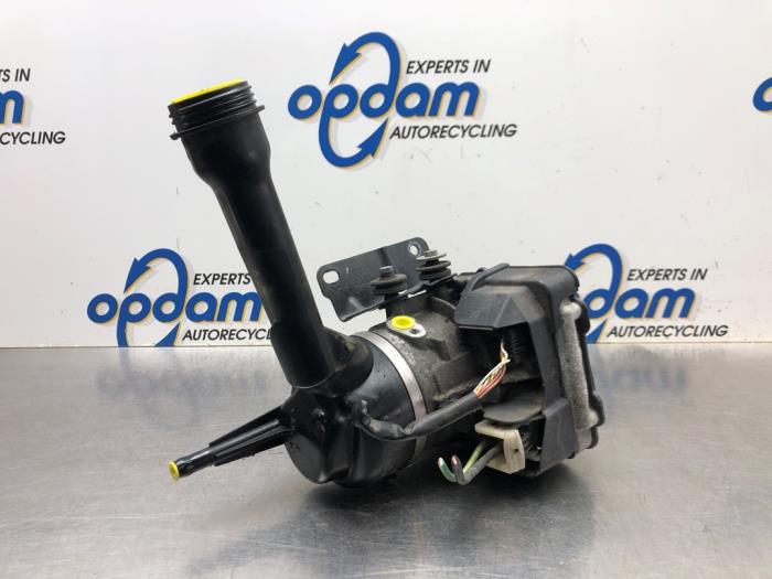 Usagé Pompe de direction Peugeot 308 (4A/C) 1.6 HDi 16V FAP Prix € 135,00 Règlement à la marge proposé par Gebr Opdam B.V.