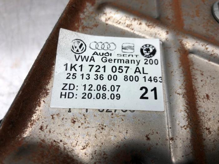 Pedal de freno de un Volkswagen Golf Plus (5M1/1KP) 1.4 16V 2009