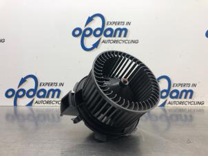 Usados Motor de ventilador de calefactor Peugeot 206+ (2L/M) 1.4 XS Precio € 50,00 Norma de margen ofrecido por Gebr Opdam B.V.
