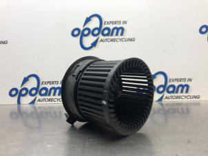 Usados Motor de ventilador de calefactor Peugeot 308 (4A/C) 1.6 VTI 16V Precio € 50,00 Norma de margen ofrecido por Gebr Opdam B.V.