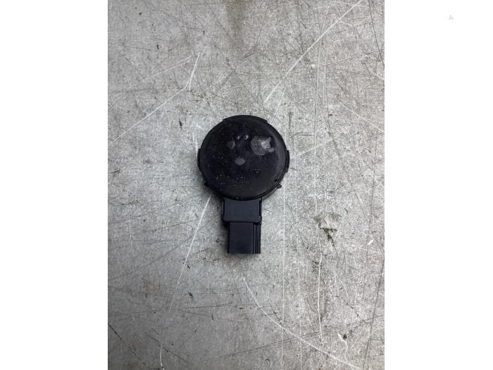 Begagnade Regnsensor Kia Stonic (YB) 1.0i T-GDi 12V Pris € 40,00 Marginaltabell erbjuds av Gebr Opdam B.V.