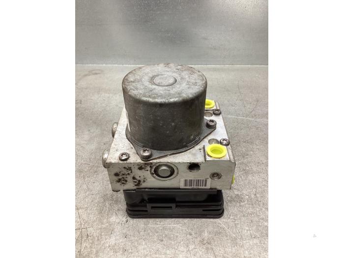 ABS pump from a Volkswagen Up! (121) 1.0 12V 60 2019
