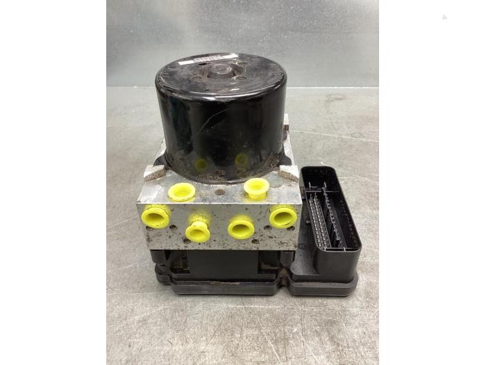 Usagé Pompe ABS Volvo V40 (MV) 2.0 D4 16V Prix € 100,00 Règlement à la marge proposé par Gebr Opdam B.V.