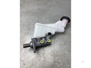 Usados Cilindro freno principal Kia Stonic (YB) 1.0i T-GDi 12V Precio € 70,00 Norma de margen ofrecido por Gebr Opdam B.V.