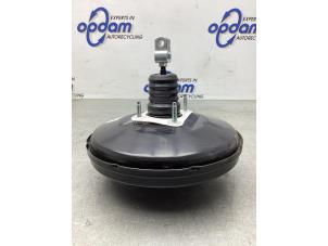 Usados Servofreno Kia Stonic (YB) 1.0i T-GDi 12V Precio € 100,00 Norma de margen ofrecido por Gebr Opdam B.V.