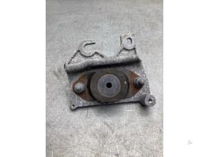 Used Gearbox mount Renault Clio IV (5R) 0.9 Energy TCE 90 12V Price € 25,00 Margin scheme offered by Gebr Opdam B.V.