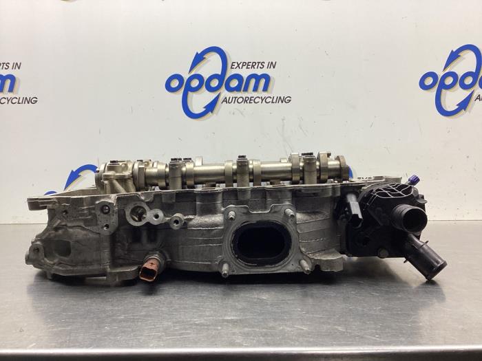 Cylinder head from a Opel Corsa F (UB/UH/UP) 1.2 12V 75 2020