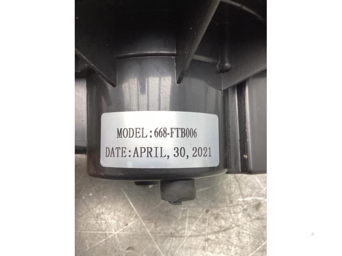 Heating and ventilation fan motor from a Fiat Ducato (250) 2.3 D 150 Multijet 2018