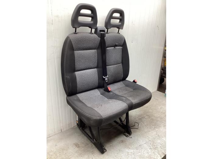 Double front seat, right from a Fiat Ducato (250) 2.3 D 150 Multijet 2018