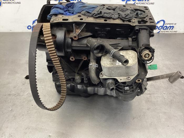 Motor van een Volkswagen Golf VII (AUA) 1.6 TDI BlueMotion 16V 2015