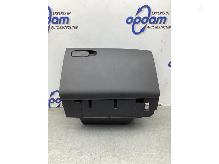 Begagnade Handskfack Volvo V40 (MV) 2.0 D4 16V Pris € 40,00 Marginaltabell erbjuds av Gebr Opdam B.V.
