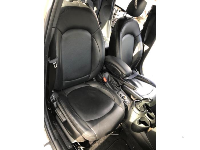 Używane Dzwignia hamulca postojowego Mini Mini (F55) 1.5 12V Cooper Cena € 45,00 Procedura marży oferowane przez Gebr Opdam B.V.
