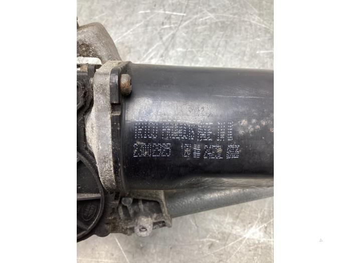 Wiper motor + mechanism from a Land Rover Range Rover Sport (LS) 4.2 V8 32V Supercharged 2005