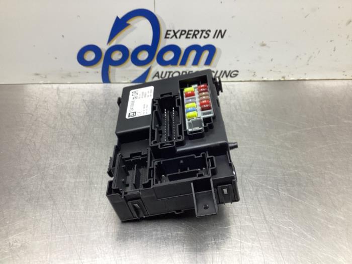 Fuse box Opel Meriva 1.4 Turbo 16V ecoFLEX - 401154265 GM