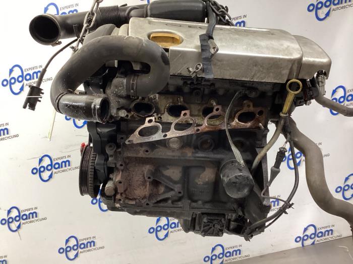 Engine from a Opel Astra G (F69) 1.6 16V 2000