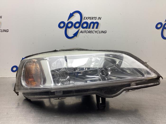 Headlight, right from a Opel Astra G (F69) 1.6 16V 2000