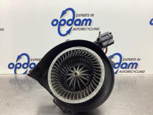 Usagé Ventilateur chauffage Skoda Fabia II Combi 1.2 TSI Prix € 50,00 Règlement à la marge proposé par Gebr Opdam B.V.