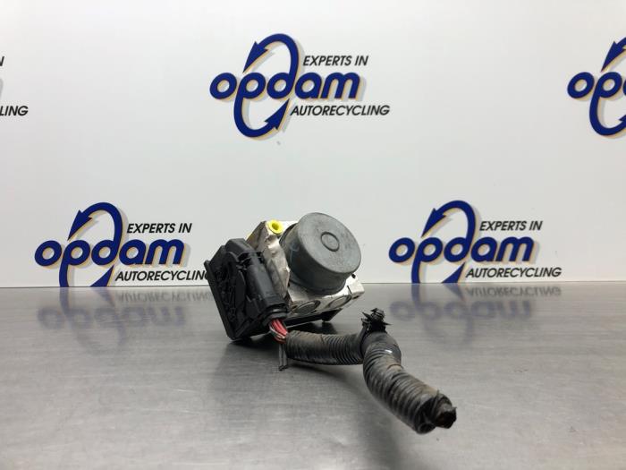 Gebrauchte ABS Pumpe Renault Kangoo/Grand Kangoo (KW) 1.6 16V Preis € 135,00 Margenregelung angeboten von Gebr Opdam B.V.