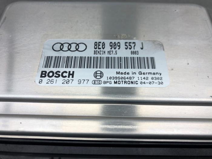 Ordinateur gestion moteur d'un Audi A4 (B6) 2.0 20V 2004