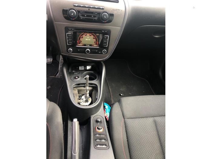 Używane Radio Seat Leon (1P1) 2.0 TDI 16V FR Cena € 270,00 Procedura marży oferowane przez Gebr Opdam B.V.