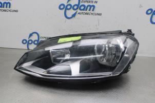 Używane Reflektor lewy Volkswagen Golf VII (AUA) 1.2 TSI 16V Cena € 150,00 Procedura marży oferowane przez Gebr Opdam B.V.