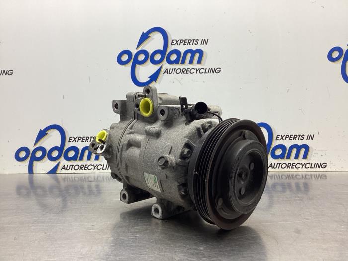Usagé Pompe clim Hyundai Accent 1.4i 16V Prix € 50,00 Règlement à la marge proposé par Gebr Opdam B.V.