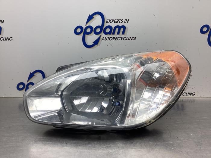 Używane Reflektor lewy Hyundai Accent 1.4i 16V Cena € 54,00 Procedura marży oferowane przez Gebr Opdam B.V.