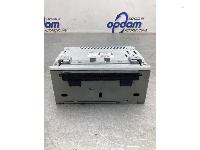 Radio CD player from a Ford Fiesta 6 (JA8) 1.0 Ti-VCT 12V 65 2014