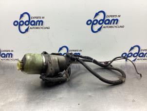 Usados Bomba de dirección asistida Opel Astra H (L48) 1.4 16V Twinport Precio € 125,00 Norma de margen ofrecido por Gebr Opdam B.V.