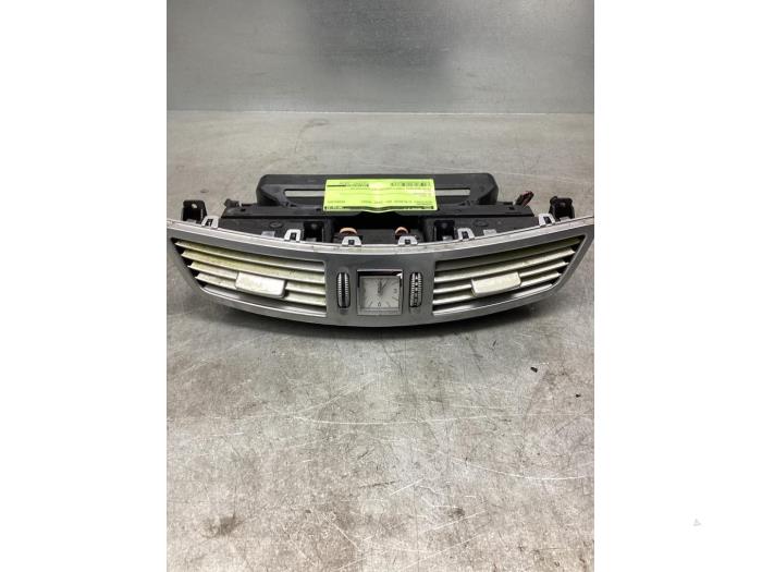 Begagnade Klocka Mercedes S (W221) 5.5 S-550 32V Pris € 50,00 Marginaltabell erbjuds av Gebr Opdam B.V.