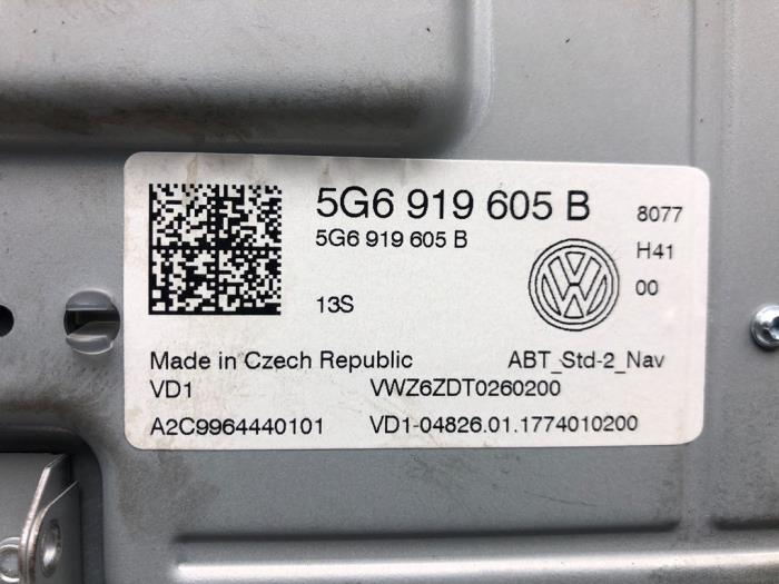 Wyswietlacz jednostki multimedialnej z Volkswagen Golf VII (AUA) 1.6 TDI BMT 16V 2017