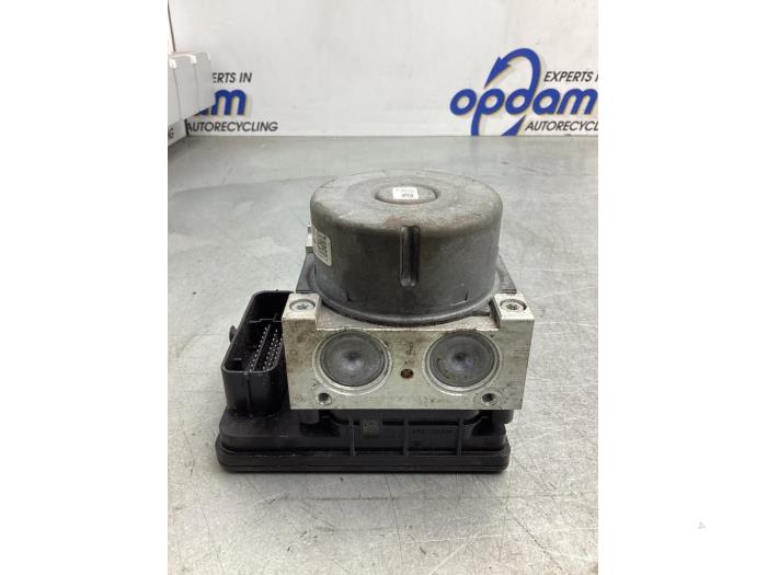 Begagnade ABS-pump Peugeot 2008 (CU) 1.2 12V e-THP PureTech 110 Pris € 300,00 Marginaltabell erbjuds av Gebr Opdam B.V.