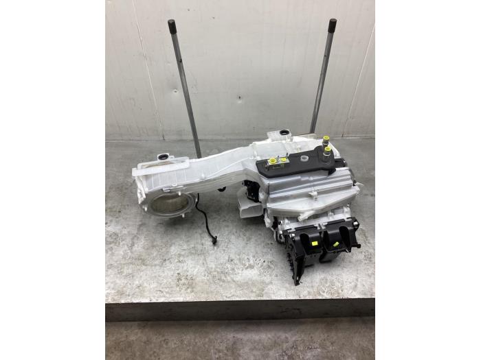 Cuerpo de calefactor de un Peugeot 3008 II (M4/MC/MJ/MR) 1.2 12V e-THP PureTech 130 2018