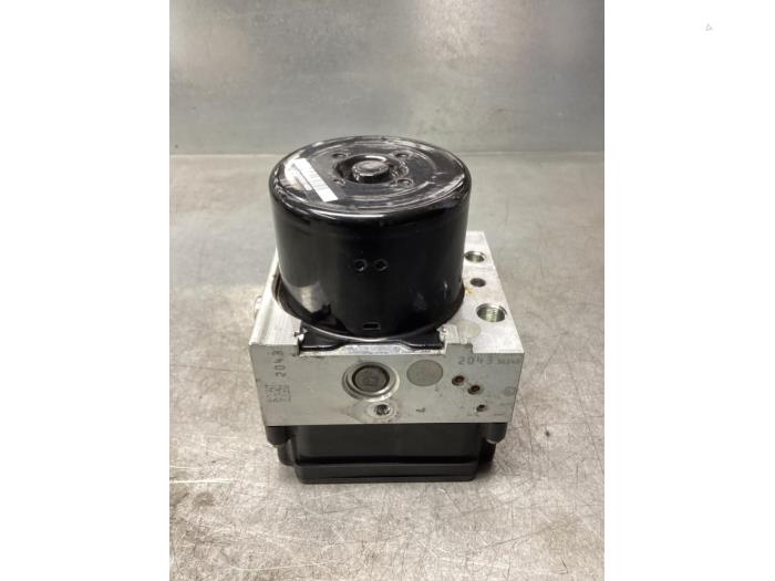 ABS pump from a BMW 3 serie Touring (F31) 320d 2.0 16V 2013
