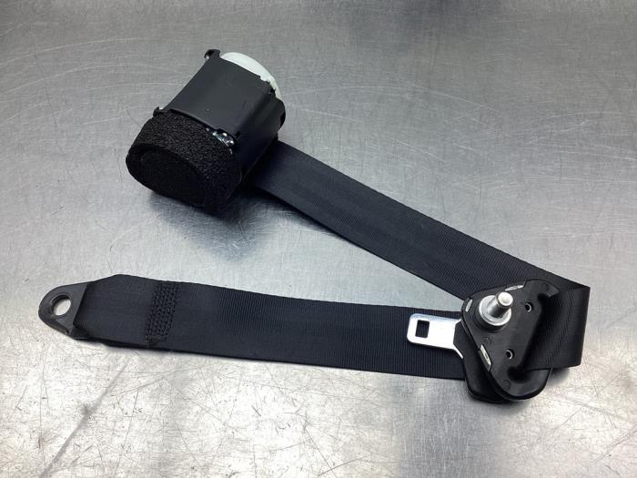 Rear seatbelt, left from a Fiat 500 (312) 1.4 16V 2009