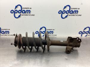 Used Front shock absorber rod, left Nissan Almera (N16) 1.5 16V Price € 50,00 Margin scheme offered by Gebr Opdam B.V.
