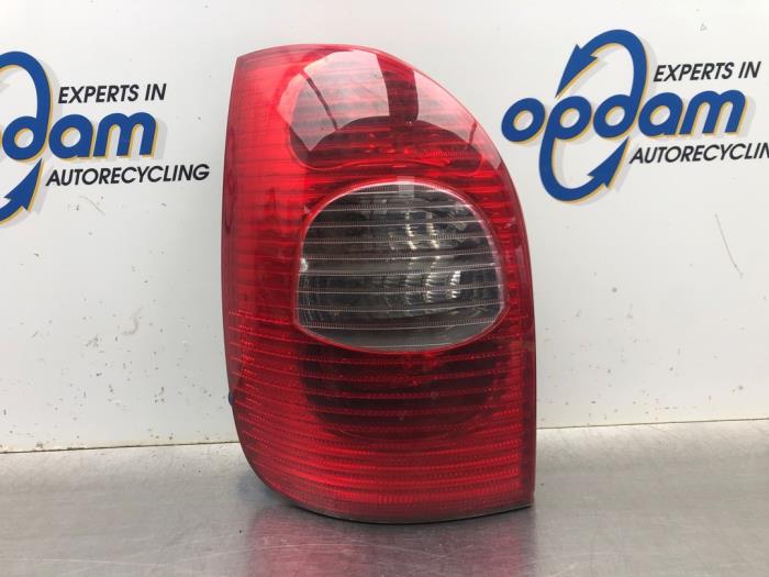 Taillight, left from a Citroën Xsara Picasso (CH) 2.0 16V 2005