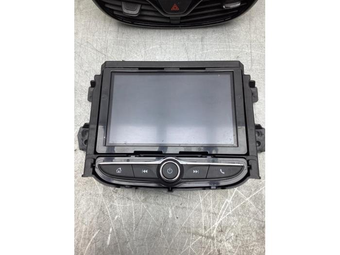 Controlador de pantalla multimedia de un Opel Karl 1.0 12V 2019