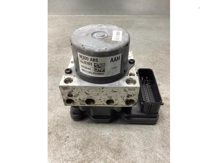 ABS pump from a Chevrolet Spark (M300) 1.0 16V Bifuel 2012