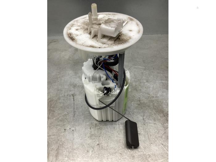 Usagé Pompe essence Opel Karl 1.0 12V Prix € 50,00 Règlement à la marge proposé par Gebr Opdam B.V.