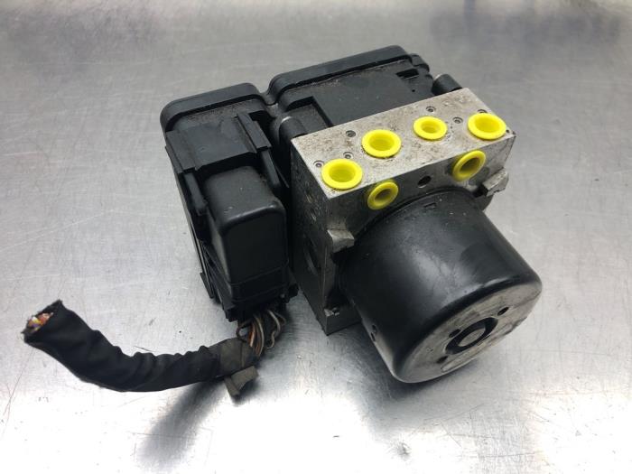 ABS pump Volvo V40 1.6 D2 - 31400645 D4162T ATE - Gebr Opdam B.V.