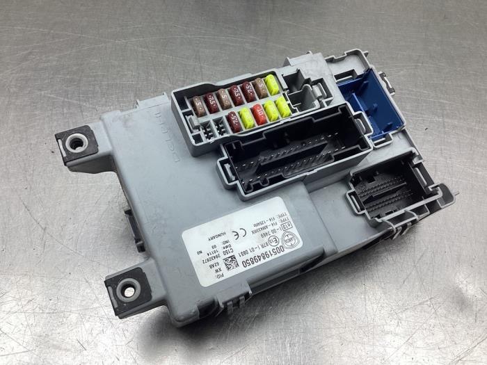 Fuse box Lancia Ypsilon 0.9 TwinAir 80 - 28432872 DELPHI