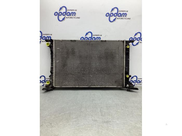Usagé Radiateur Audi A5 Sportback (8TA) 2.0 TDI 16V Prix € 100,00 Règlement à la marge proposé par Gebr Opdam B.V.