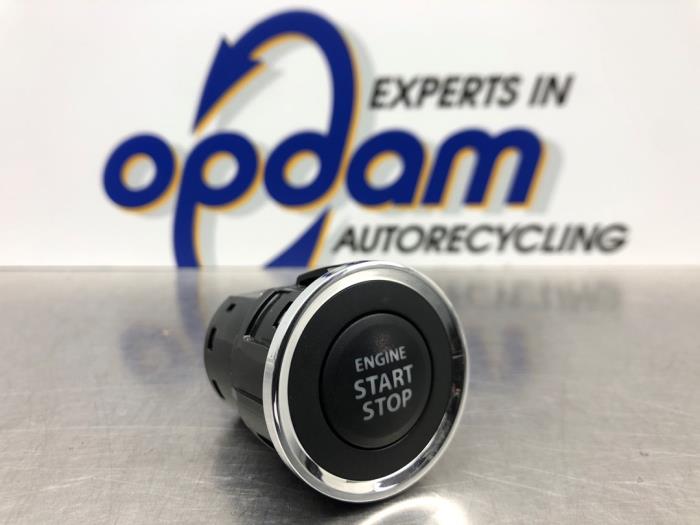 Używane Przelacznik Start/Stop Suzuki Swift (ZC/ZD) 1.0 Booster Jet Turbo 12V SHVS Cena € 27,00 Procedura marży oferowane przez Gebr Opdam B.V.