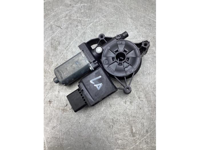 Usados Motor de ventanilla de puerta Citroen C3 Aircross I (2C/2R) 1.2 e-THP PureTech 110 Precio € 50,00 Norma de margen ofrecido por Gebr Opdam B.V.