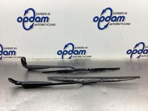 Used Front wiper arm Mini Mini Cooper S (R53) 1.6 16V Price € 25,00 Margin scheme offered by Gebr Opdam B.V.